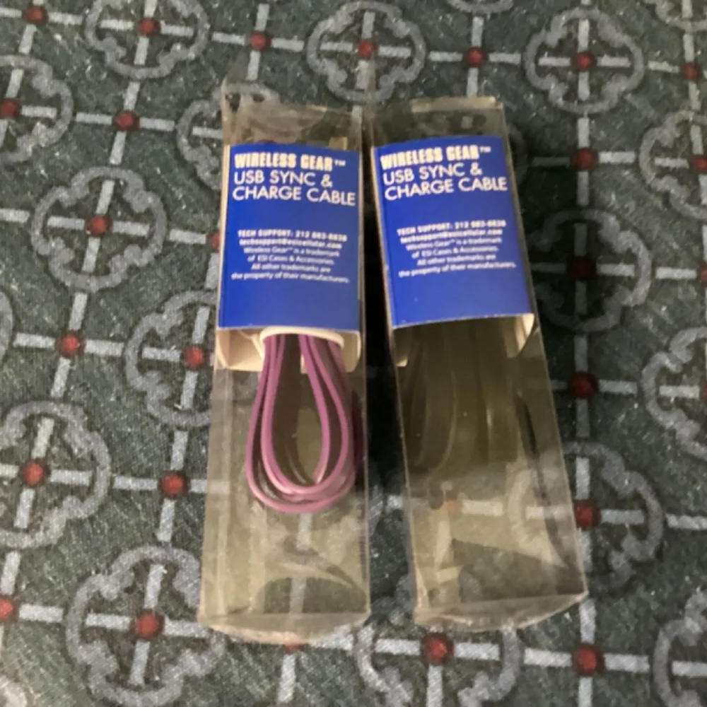 Wireless Gear USB Sync & Charge Cable Bundle New Colors purple and black